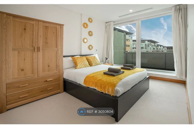 Flat, Hawker Building Queenstown Road, London photo 5