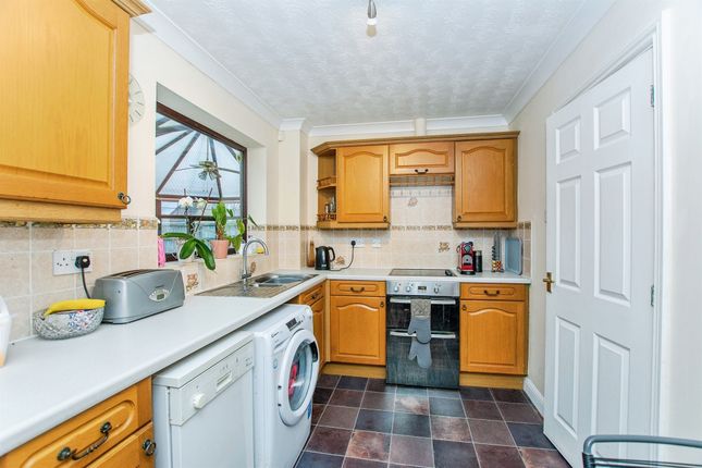 17, Churchfield Way, Wisbech photo 2