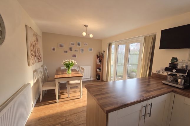 54 Bryn Uchaf, Llanelli photo 4