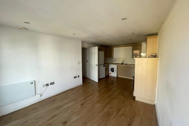 Flat 9, Magnum House, 164, London Road, Kingston upon Thames photo 2