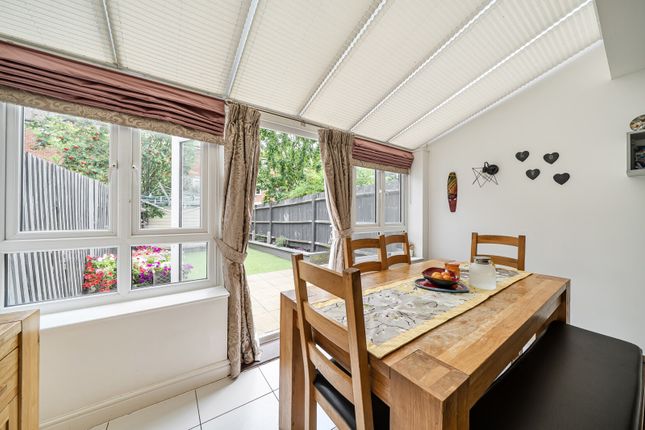 29, Edgeworth Close, Slough photo 4