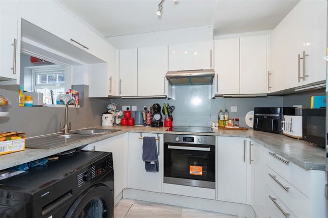 Lychpole Walk, Goring, Worthing photo 4