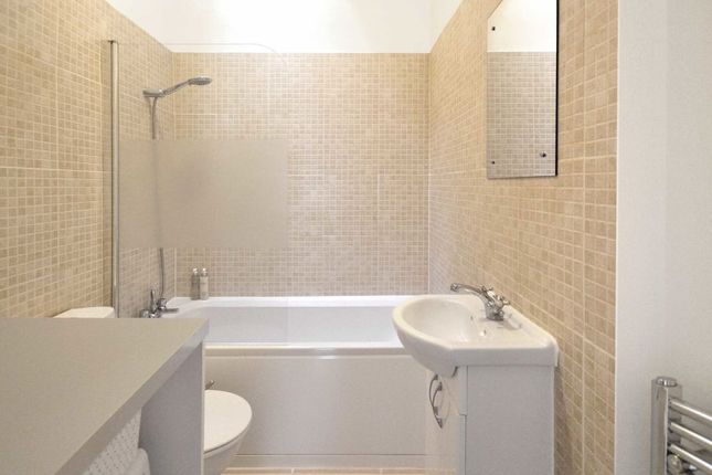 Flat 11, Camden House, 48, Wolsey Road, East Molesey photo 4