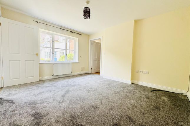 1, Tredwells Court, Littleworth Street photo 3