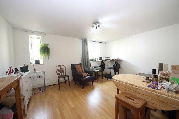 Flat to rent in Marina Place, Kingston Upon Thames