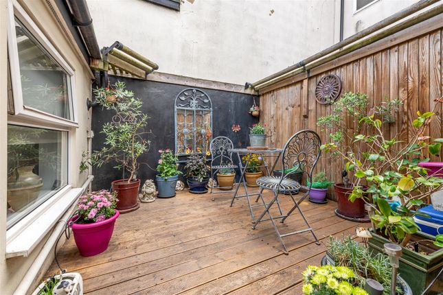 The Mews House, 216d High Road, Woodford Green photo 4