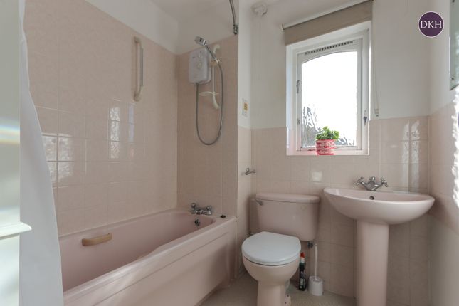 4, Hazel Court, Rickmansworth photo 4