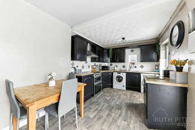 9, Burntwood Crescent, Pontefract photo 3