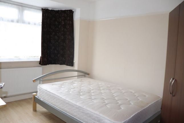 38, Carr Road, London photo 3