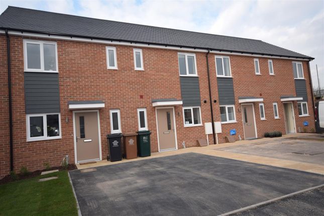 Town house to rent in Arnfield Drive, Hilton, Derby, Derbyshire