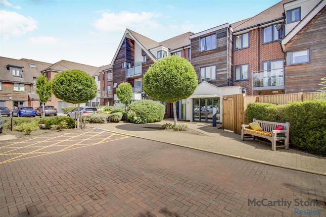 28 Mandeville Court, Darkes Lane, Potters Bar photo 2