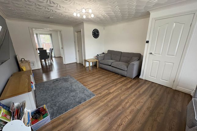 17, Cherrywood, Oldham photo 3