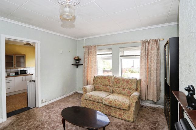 44, First Avenue, CAERPHILLY photo 4