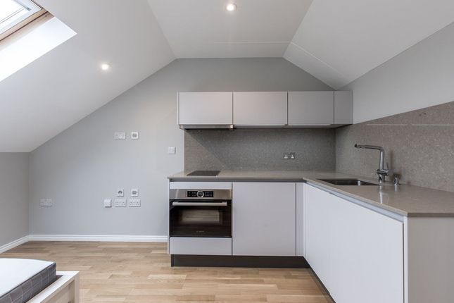 Flat 14 Saltram Crescent 109 Saltram Crescent, London photo 4