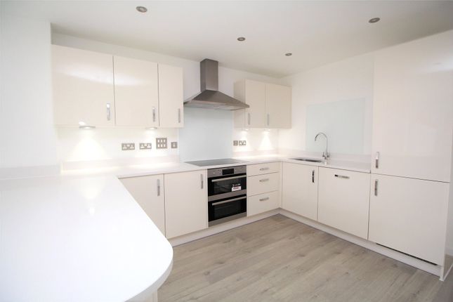 36, Cobbett Square, Bordon photo 2