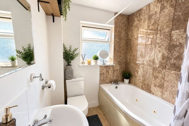54 Amanda Close, Chigwell photo 5