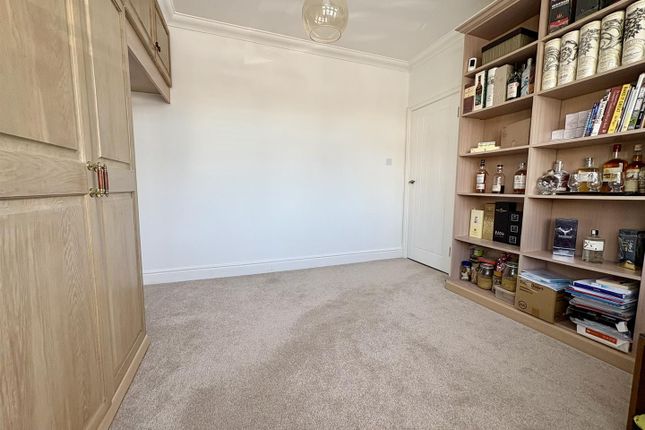35, Gordon Avenue, Hornchurch photo 3