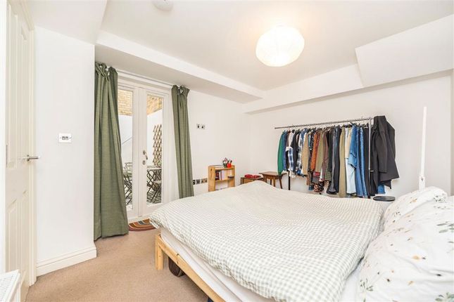 Flat 1, 32, Arbuthnot Road, London photo 4