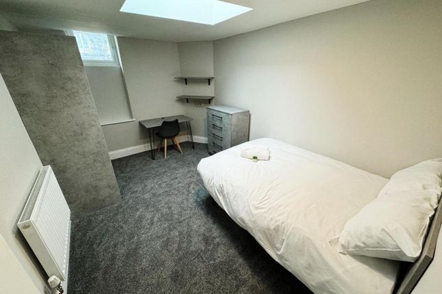A Spacious And Inviting Double Bedroom With Modern...