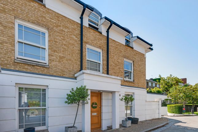 Detached house to rent in Acacia Road, St John's Wood, London