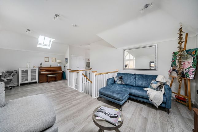 1 Malthouse Mews, Brew House Lane, Hartley Wintney photo 4