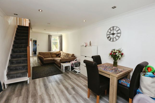 8, Victoria Place, Gosport photo 2