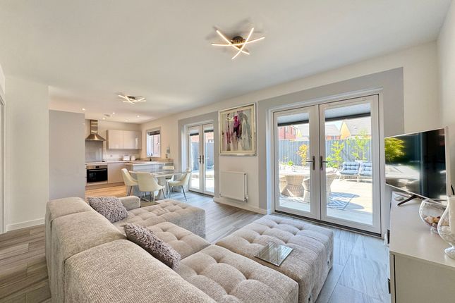 21 Armstrong Avenue, Wantage photo 2