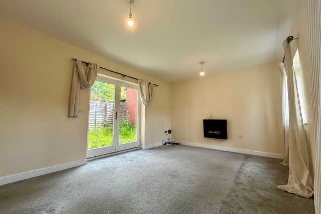 16 Turneys Drive, Milton Keynes photo 2