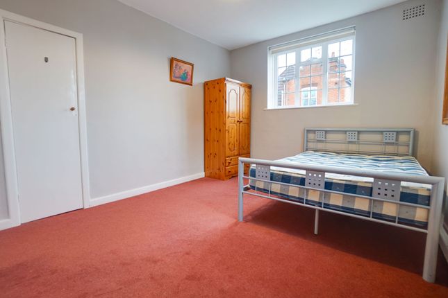 Flat for sale in Stoneygate Court, Stoneygate, Leicester