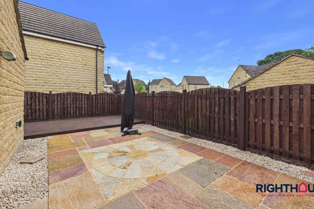 25 Kingfisher Court, Bradford photo 4
