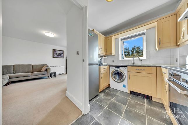 45 Warwick Close, Hornchurch photo 4