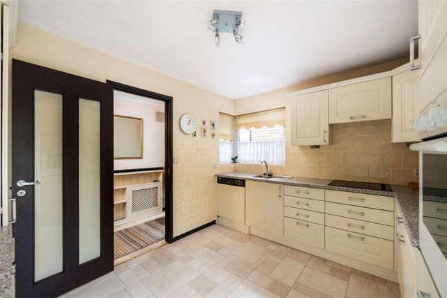 4, Harvestside, Horley photo 4