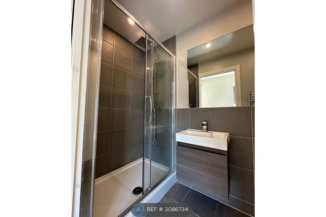 Celadon House Flat, London photo 3