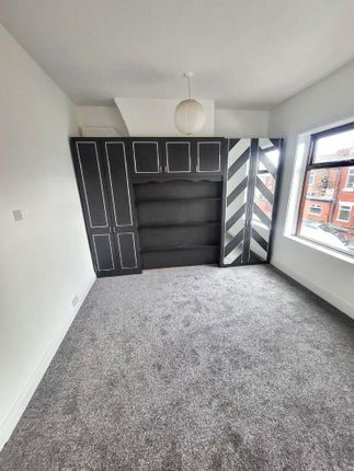 Deepdale Drive, Swinton, Greater Manchester photo 4