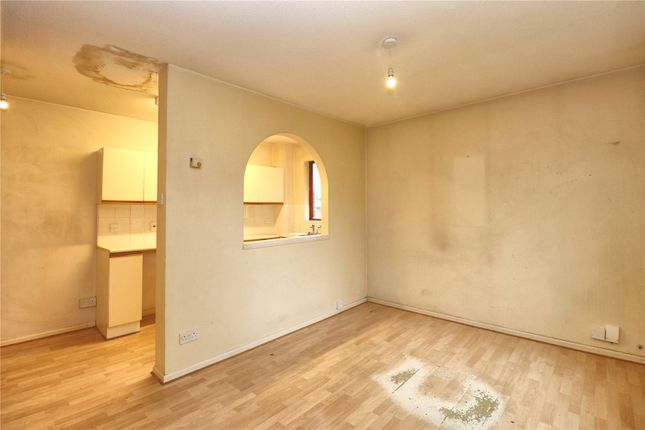 39, Templecombe Mews, Woking photo 3