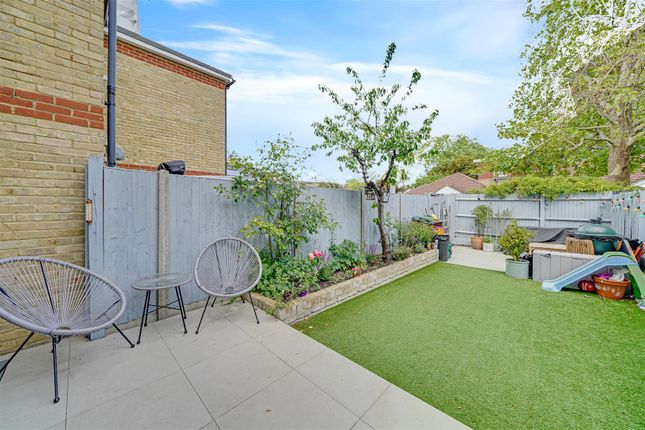 18, Windmill Road, Hampton Hill photo 4