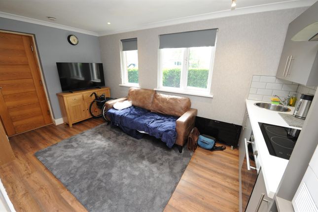 Flat 1, 1, Santa Monica Grove, Bradford photo 4