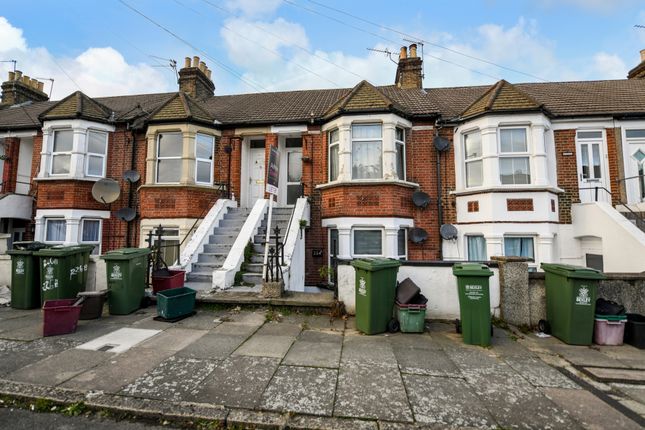 Flat to rent in Riverdale Road, Erith