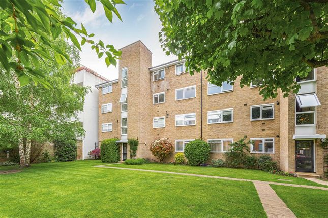 Flat for sale in Wessex Court, Putney Hill, London
