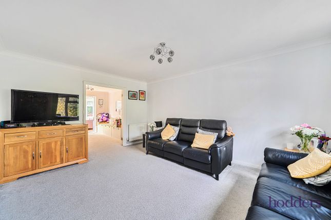 12, Jersey Close, Chertsey photo 2
