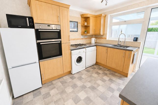 10, Fell Drive, Lee-On-The-Solent photo 4
