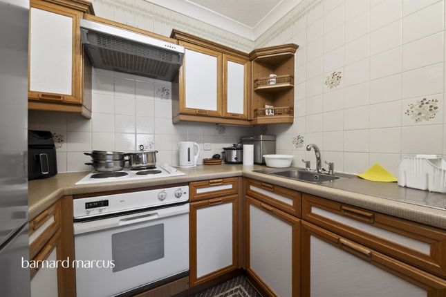 Flat 24, Homan Court, 17, Friern Watch Avenue, London photo 2