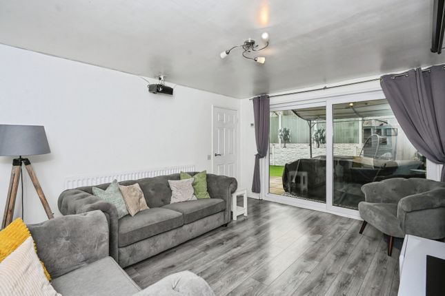 42, Caesars Close, Runcorn photo 3