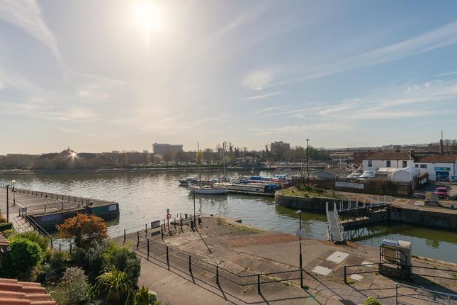 3R2Mhs - The View C.Jpg