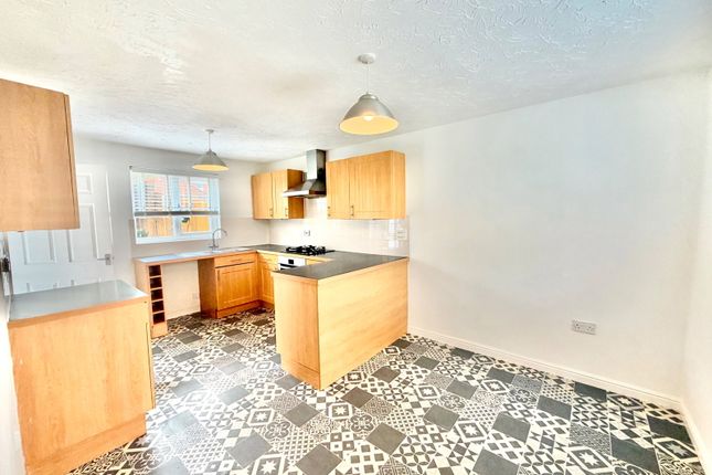 24, Long Meadow, Bridgend photo 4