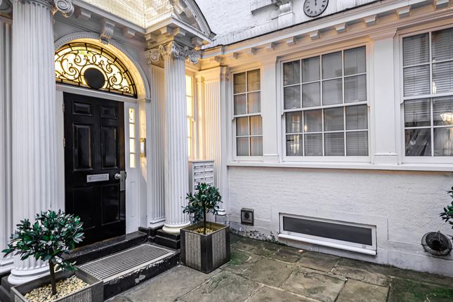 Thumbnail Flat for sale in Exchange Court, London