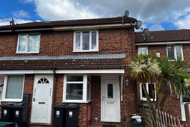 Thumbnail Flat to rent in Oaktree Crescent, Bristol