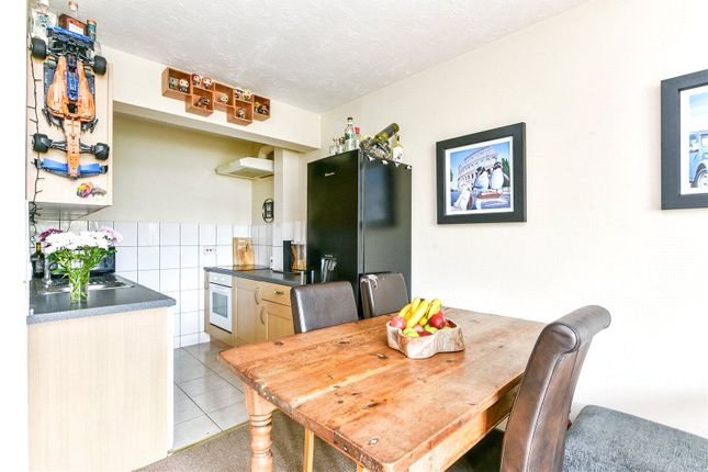 Flat 4, Dunlin House, 64, Midhurst Road, Liphook photo 4