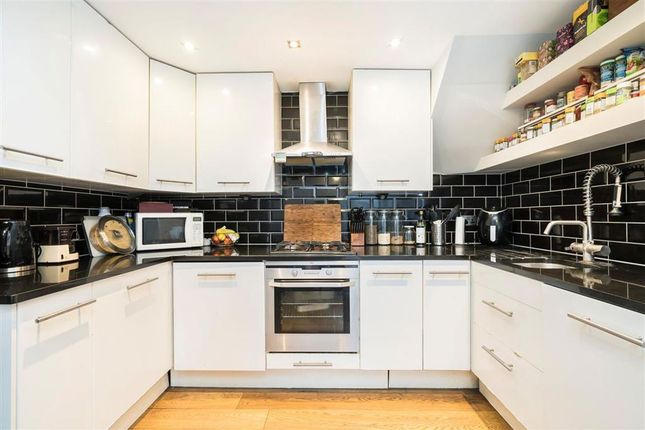 Flat 11, Bridge Wharf, 156, Caledonian Road, London photo 4