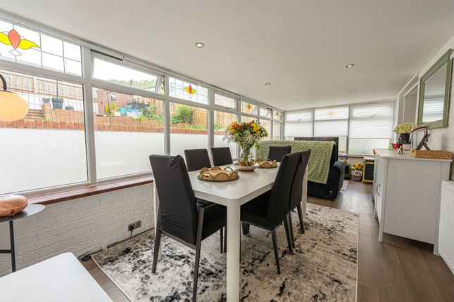 6 High Meadow, Newport photo 3